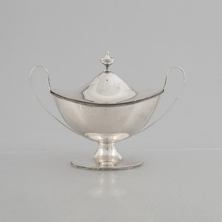 A Swedish Empire style silver sugar bowl, mark of GAB, Stockholm 1919.