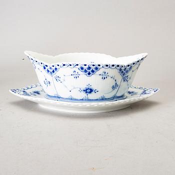 SERVIS, helblonde, 52+1 delar, Musselmalet, Royal Copenhagen.