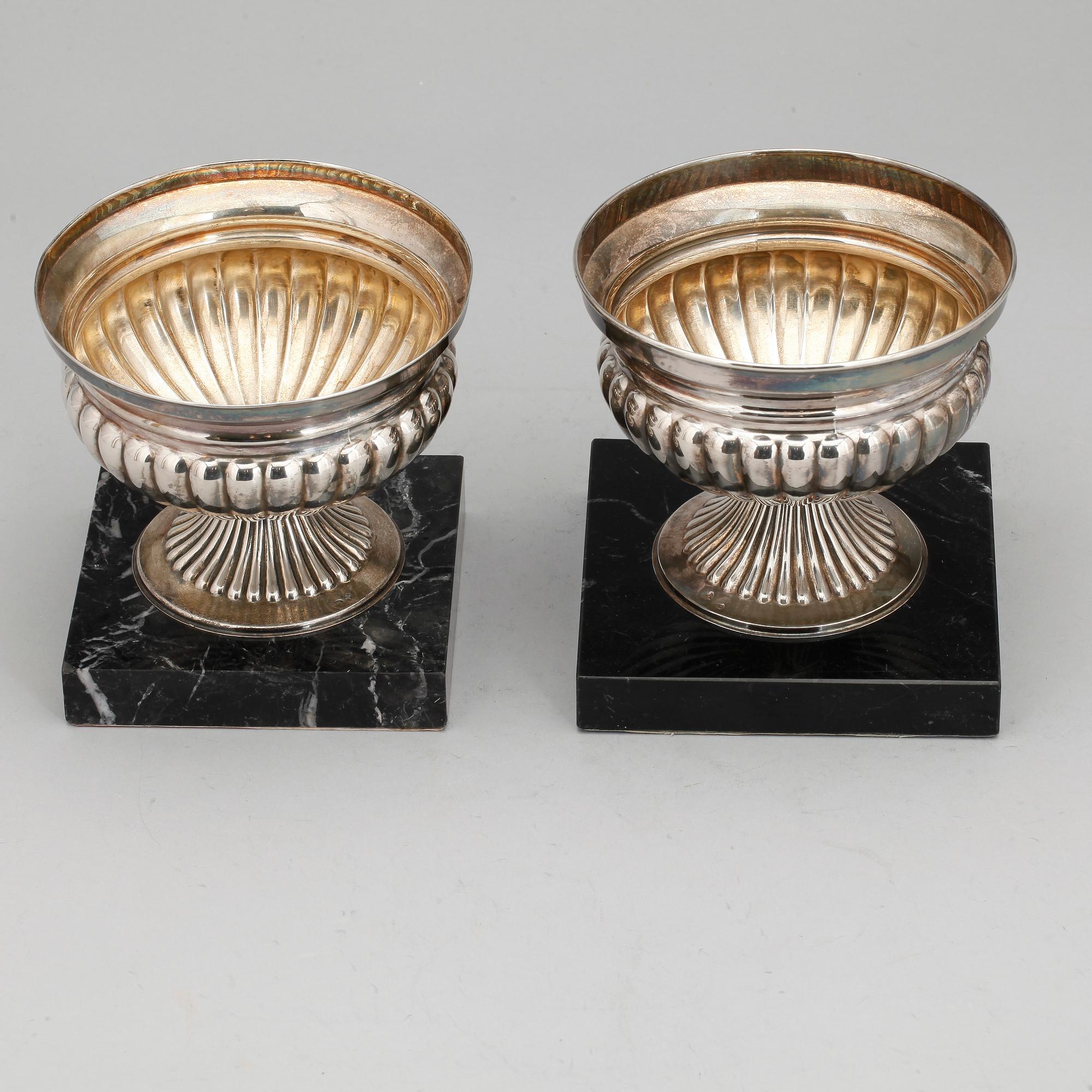 SKÅLAR, ett par snarlika, silver, Spanien, 1900-tal.