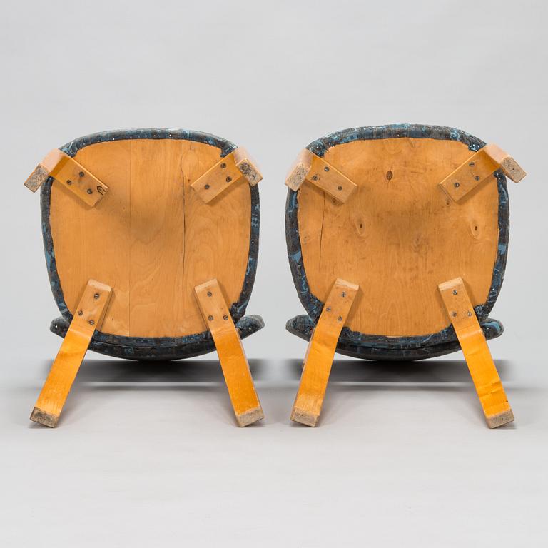 Alvar Aalto, stolar, ett par, modell 62 för O.Y. Huonekalu- ja Rakennustyötehdas A.B. 1900-talets mitt.