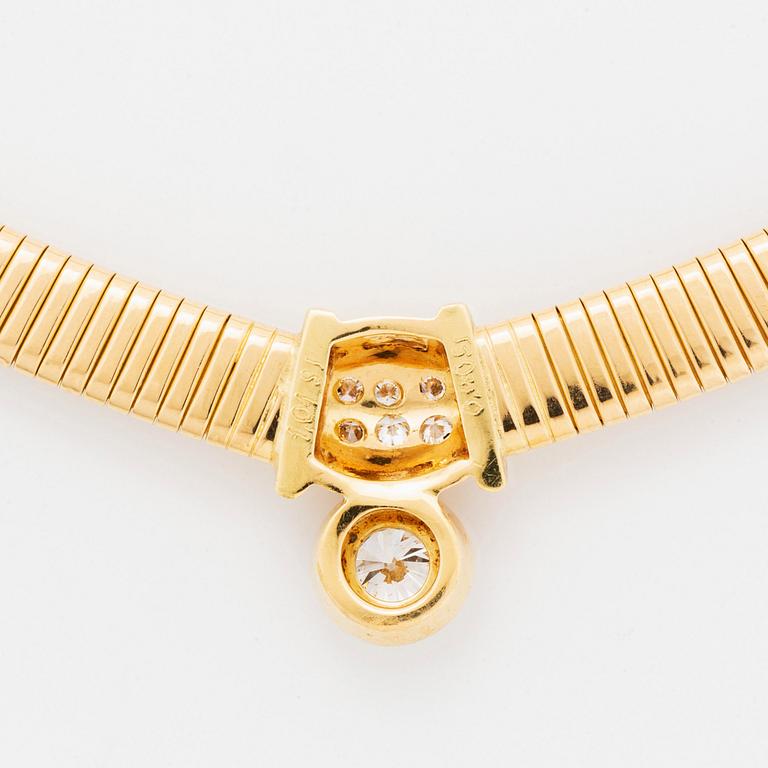 An 18K gold necklace set with a round brilliant-cut diamond.