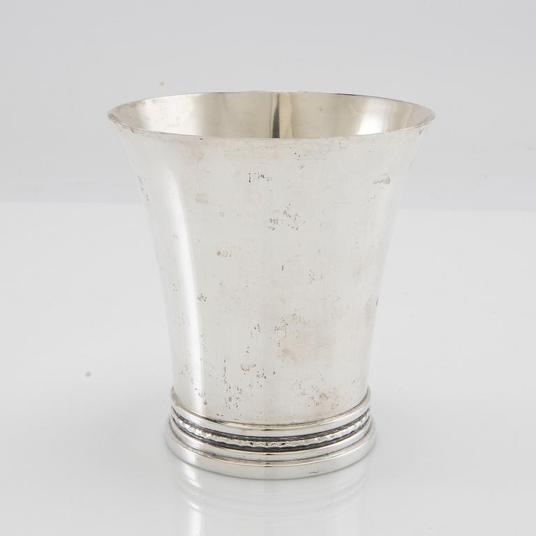Eric Löfman, vase silver MGAB Uppsala 1977.