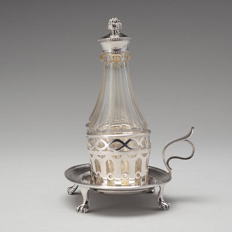 Mikael Nyberg, bordsurtout för två glasflaskor, silver, Stockholm 1805. Sengustaviansk.