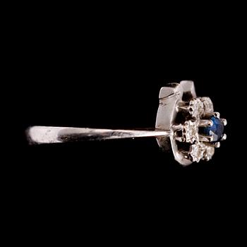 RING, 18 k vitguld, safir samt briljantslipade diamanter.