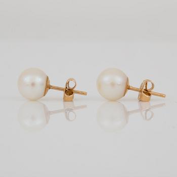 ÖRHÄNGEN, två par, med odlade pärlor, gammalslipade diamanter och troligen smaragder, 18K guld.