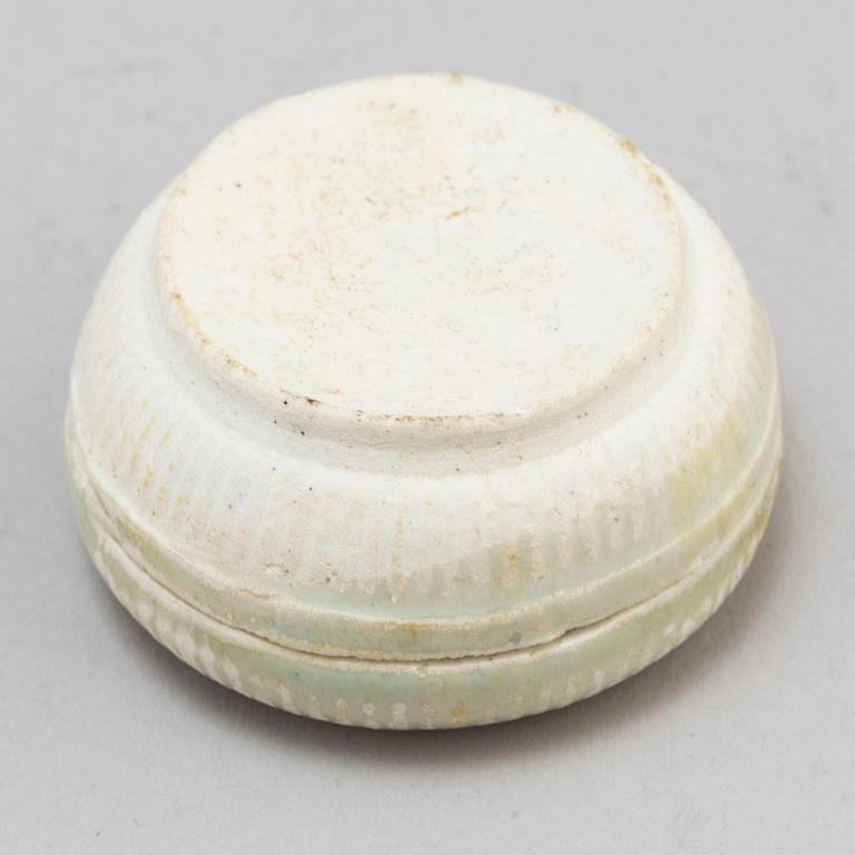 A glazed box with cover, Song/Yuandynastin (960-1368).