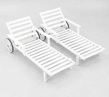 Elsa Stackelberg, Sun loungers, a pair, Fri Form, late 20th Century.