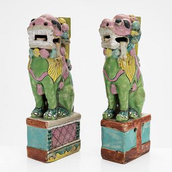 A pair of glazed cramic Fo dogs, Jiaqing (1796-1820), Qing dynasty, China.