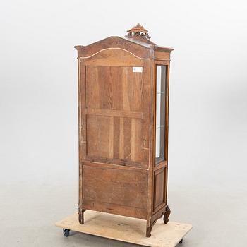 Display cabinet, 20th century.