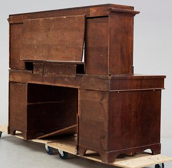 SKRIVBORD med pulpet, omkring 1800-talets mitt.