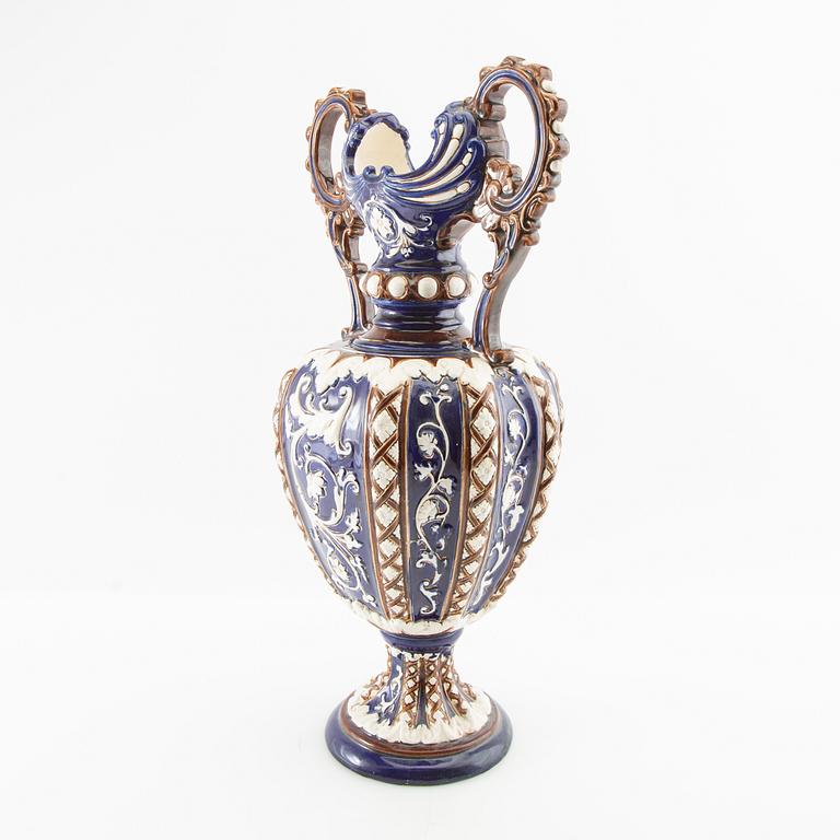 Urna/Vas Brothers Urbach Tjeckien omkring 1900 majolika.