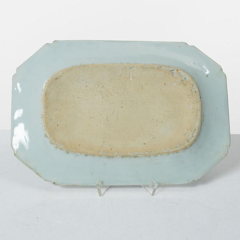 A set of fourteen Chinese porcelain pieces, Qing dynasty, 18th-19th Century.