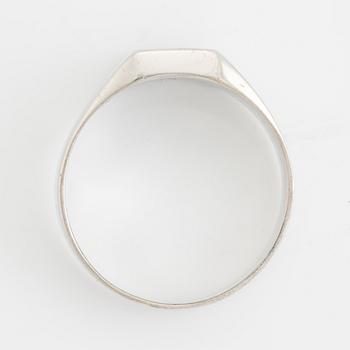18K white gold and brilliant cut diamond ring.