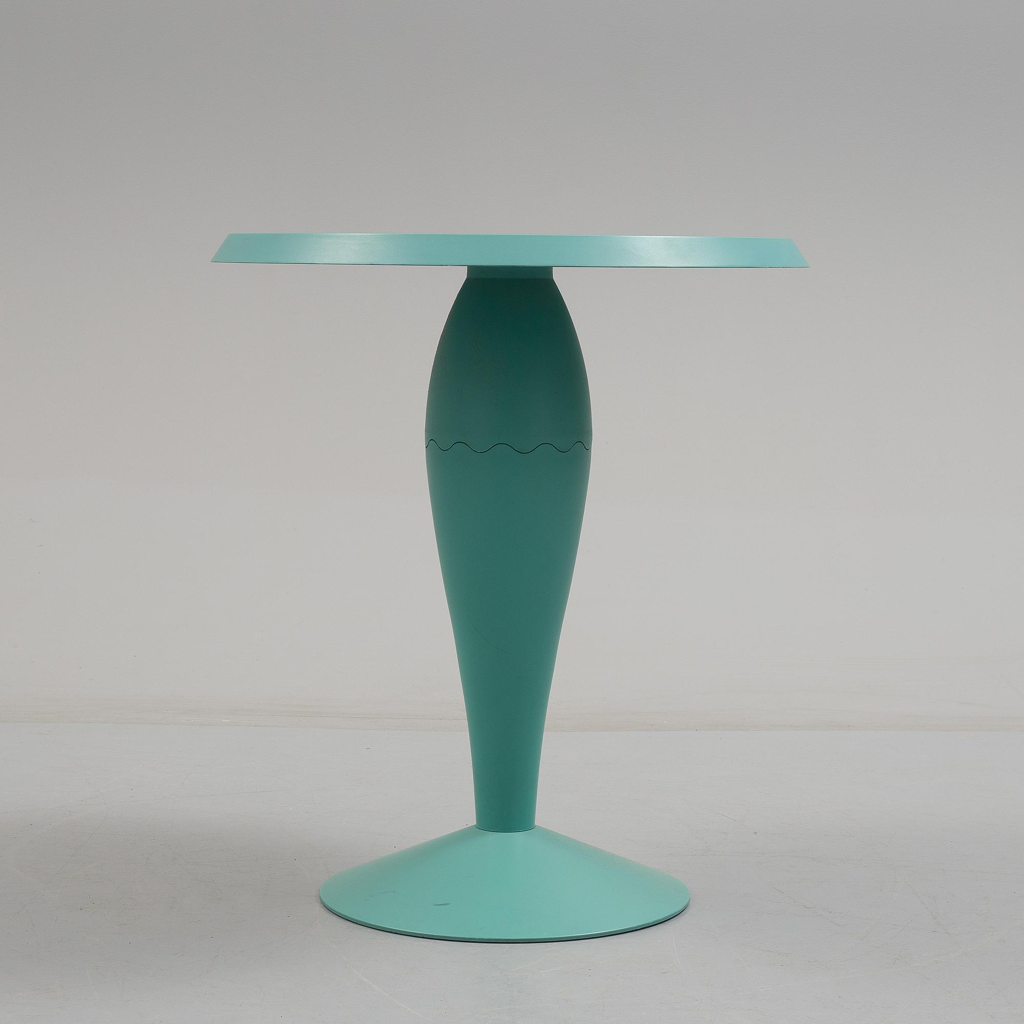 PHILIPPE STARCK, a "Miss Balù" table and a pair of "Dr Glob" chairs, Kartell.