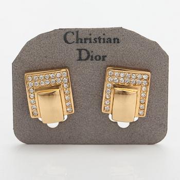 Christian Dior, Örhängen, guldfärgad metall och strass. Märkta Chr. Dior, Germany.