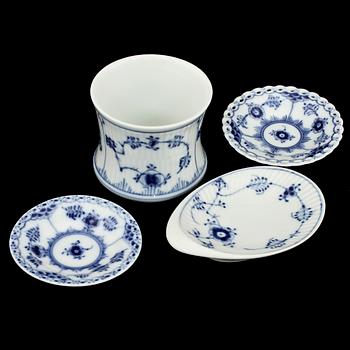 KAFFESERVISDELAR, 49 st, Musselmalet, Royal Copenhagen, 1900-talets andra hälft.