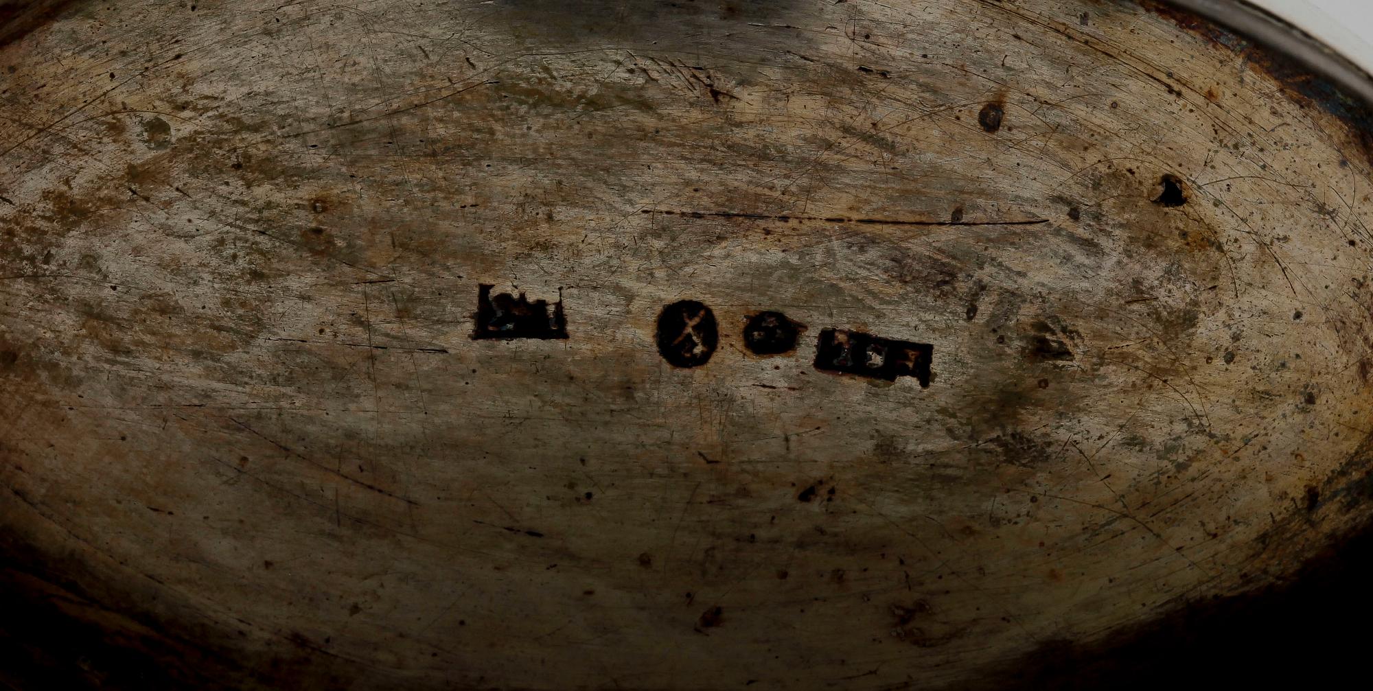 DOSOR, 2 st, silver, P Sedelin Sundsvall, 1817, respektive J H Lampa, Stockholm, 1816. Vikt ca  87 gram.