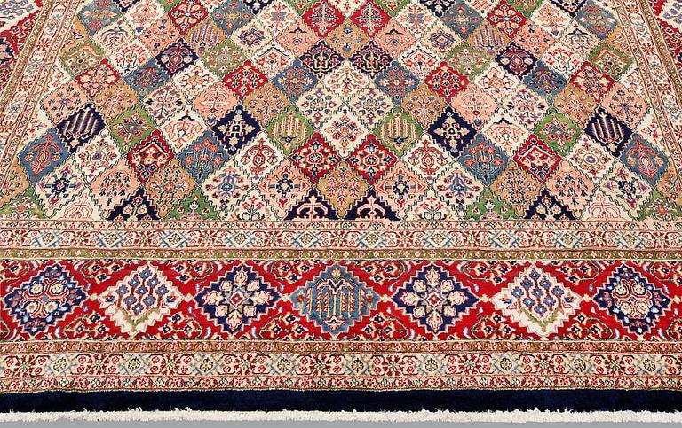 Carpet, Saruk, 363 x 268 cm.