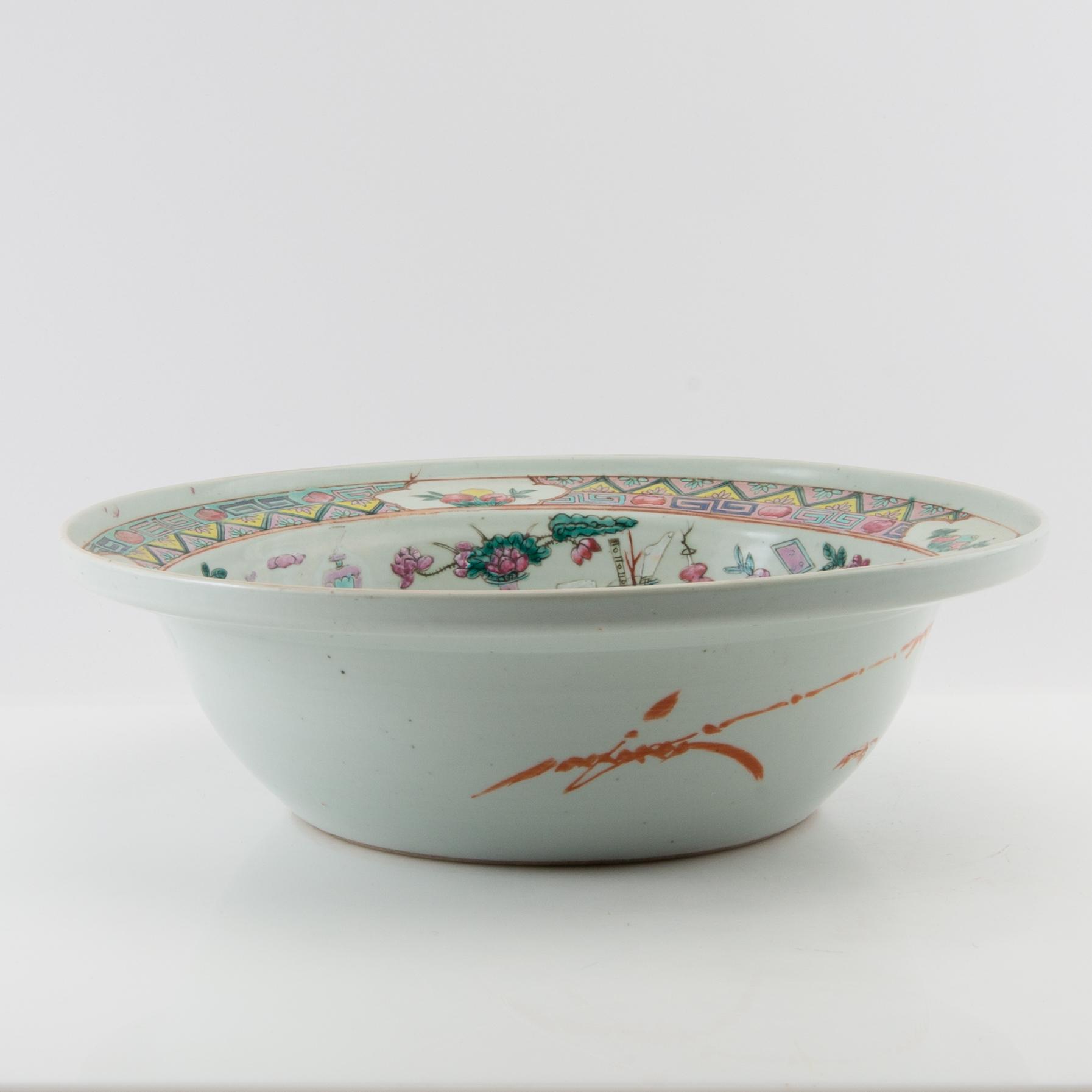 Wash basin China 20th century porcelain.