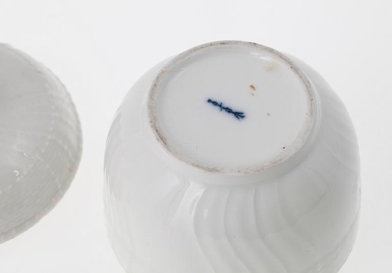 SKÅL MED LOCK, porslin, Berlin 1800-talets slut.