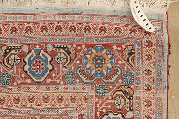 ANTIQUE SILKE TABRIZ.