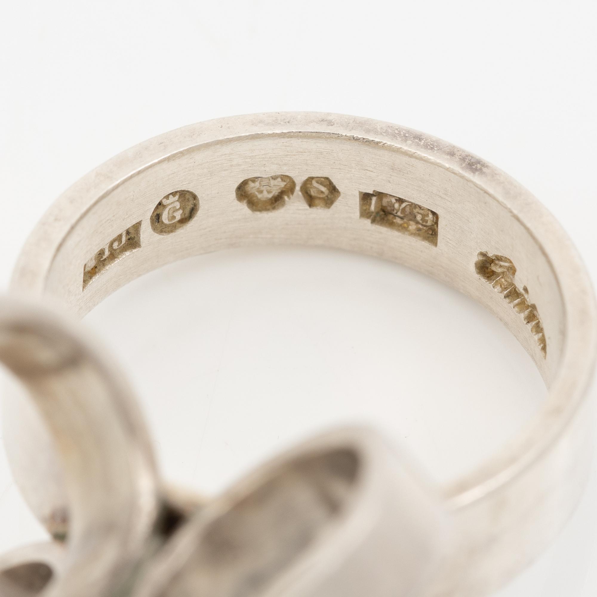 Cecilia Johansson, ringar, 2 st, samt ett par örhängen, silver och förgyllt silver.