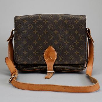 VÄSKA, "Cartouchiere", Louis Vuitton.