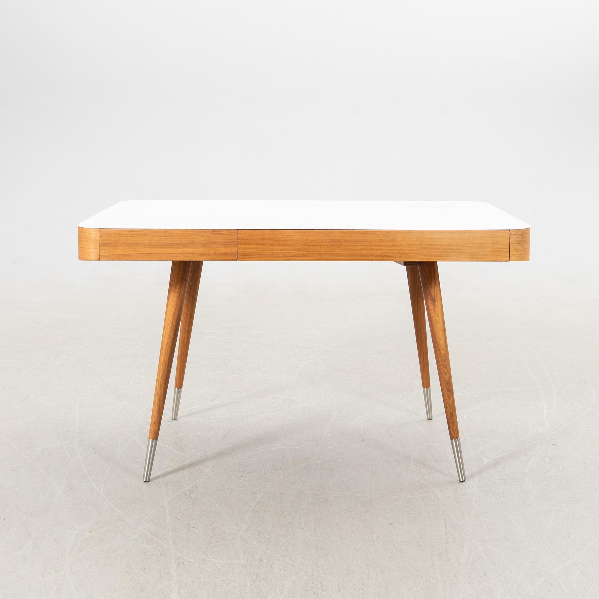 Søren Nissen & Ebbe Gehl, skrivbord AK 1330 för Naver Collection 2000-tal.