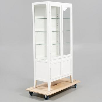 LÄKARSKÅP, 1900-talets mitt.