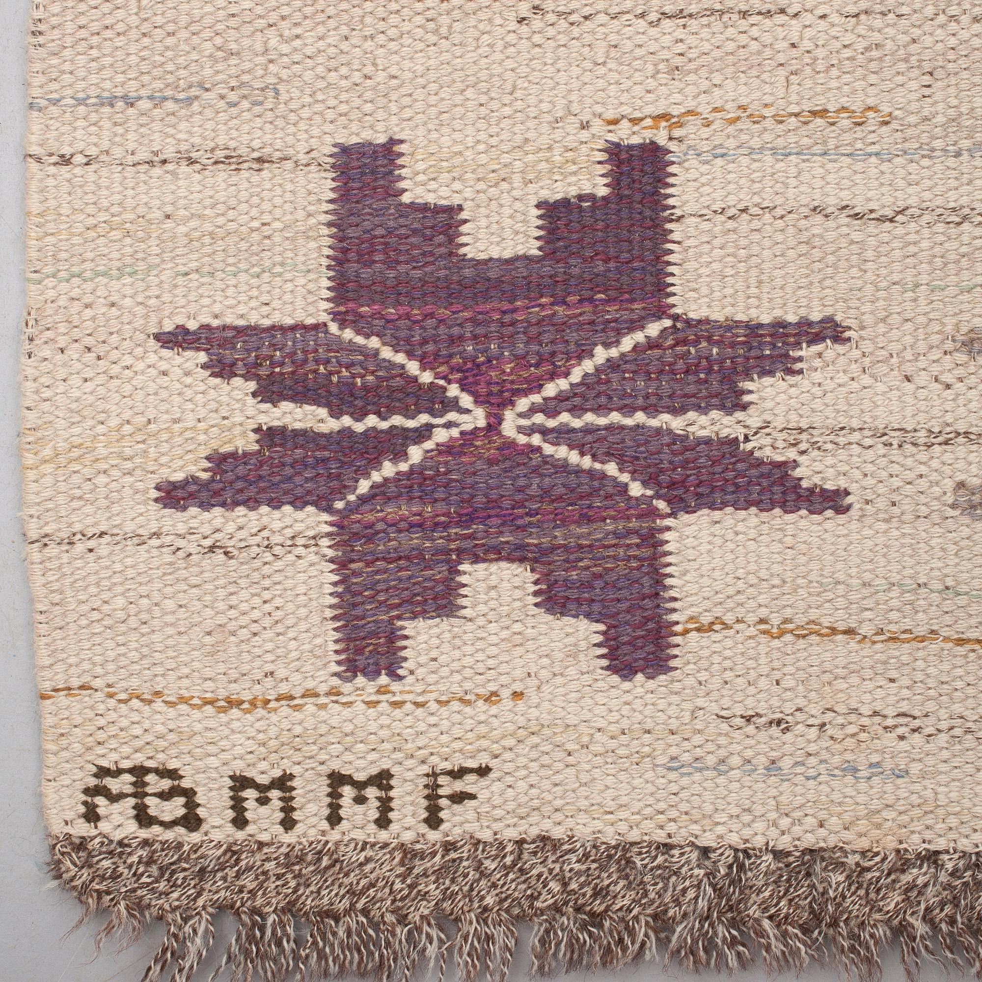 CARPET. "Höstmattan". Flat weave. 242 x 183 cm. Signed AB MMF.