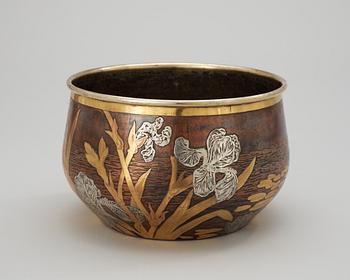 A Carl Hjalmar Norrström etched copper bowl, Eskilstuna, 1904.