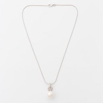 White gold, cultured pearl and brilliant cut diamond necklace, Golden Lady.