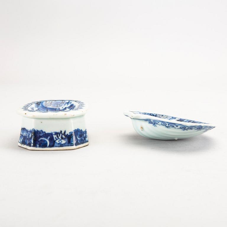 Saltkar samt smörsnäcka Kina Qianlong (1736-95) porslin.