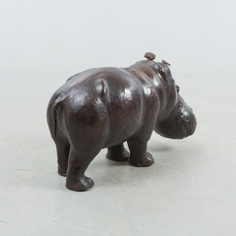 FOTPALL, i form av flodhäst, 1900-talets andra hälft.