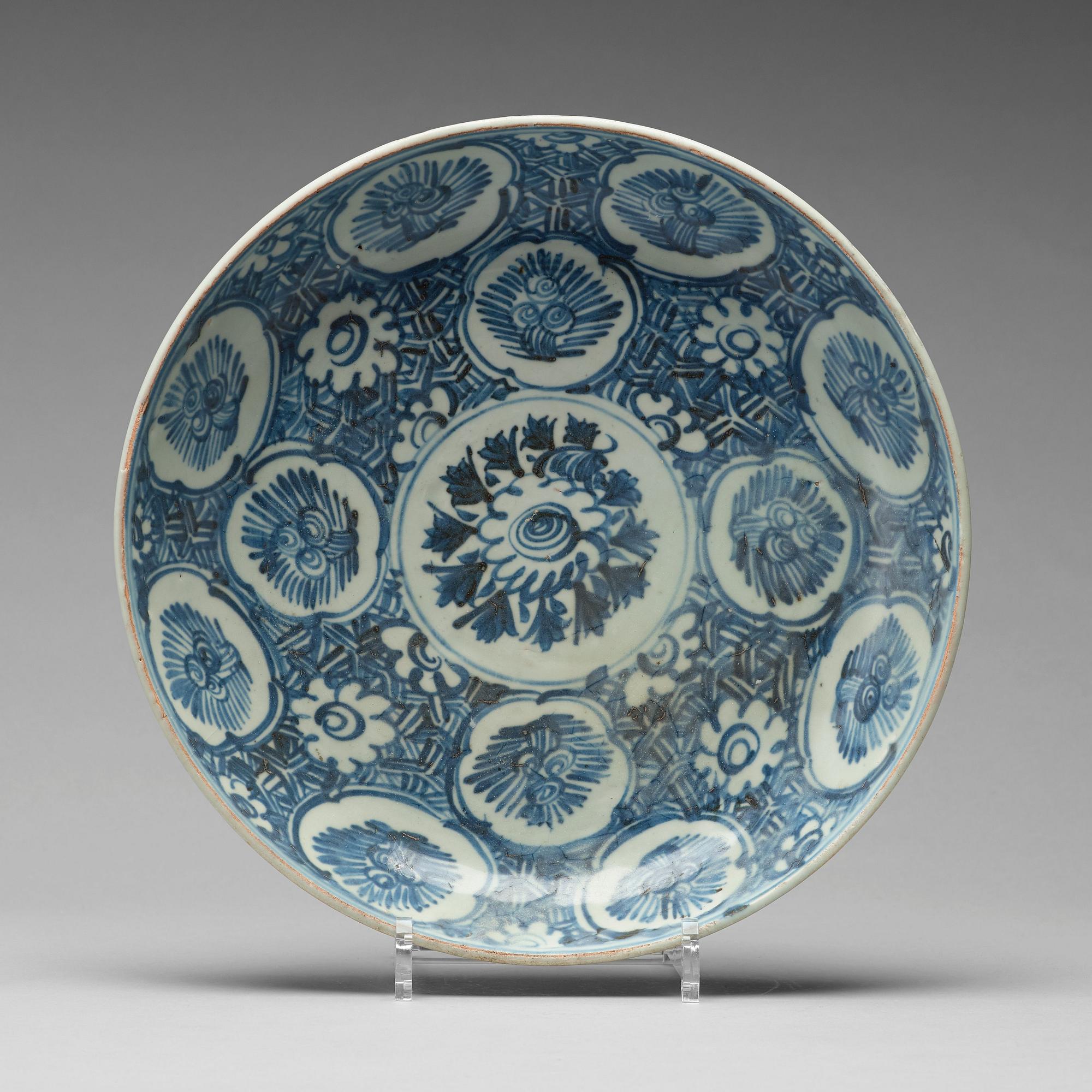 A blue and white dish, Ming dynasty (1368-1644).