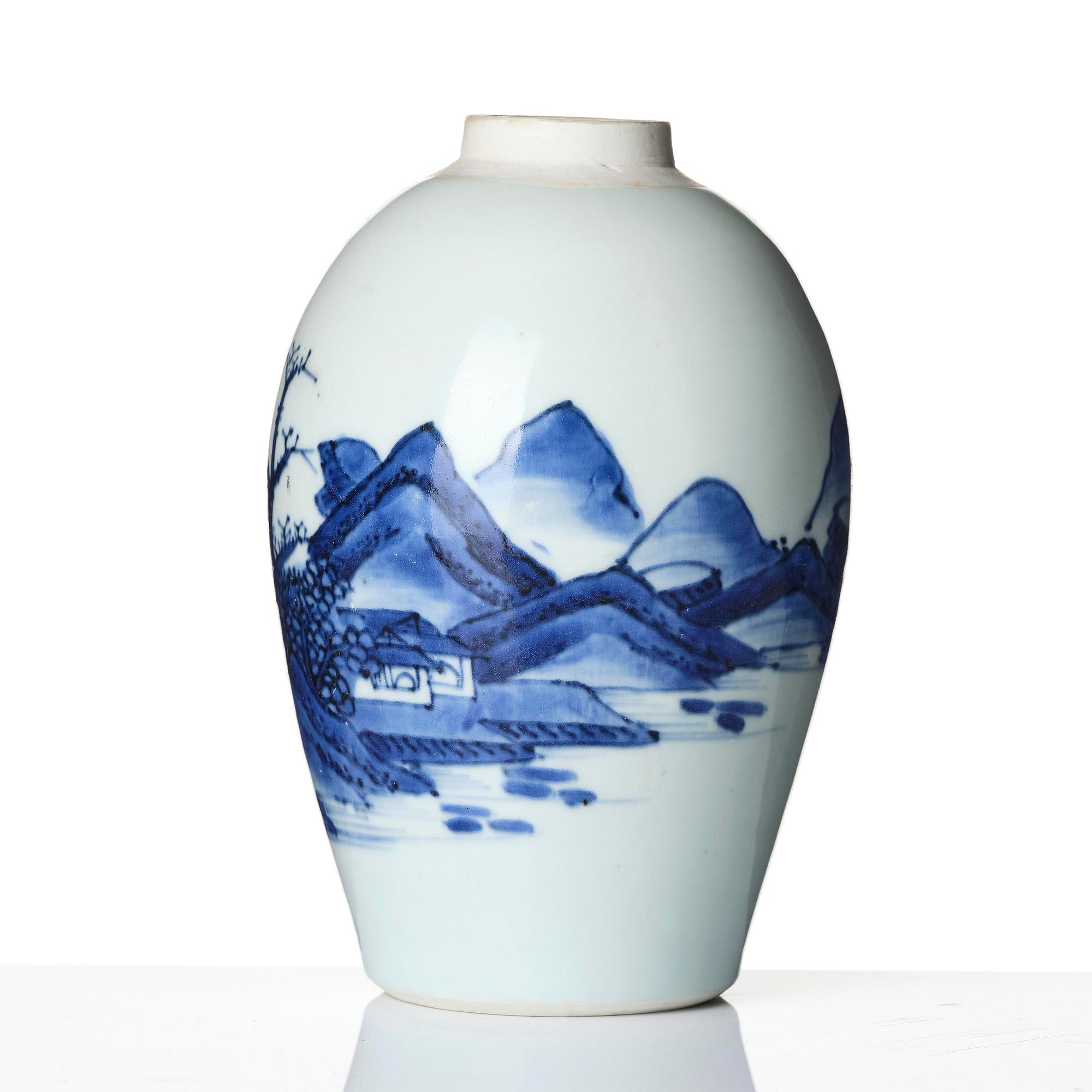 A blue and white 'landscape' vase, Transition, 17th century.