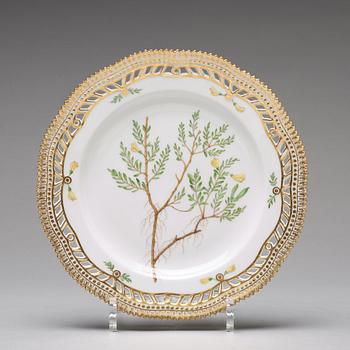 A set of 12 Royal Copenhagen 'Flora Danica' dessert dishes, Denmark, 20th Century.