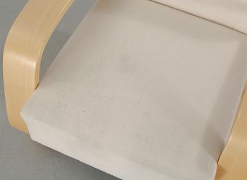 A model 400 "Tank" chair designed by Alvar Aalto, Artek, 2004.