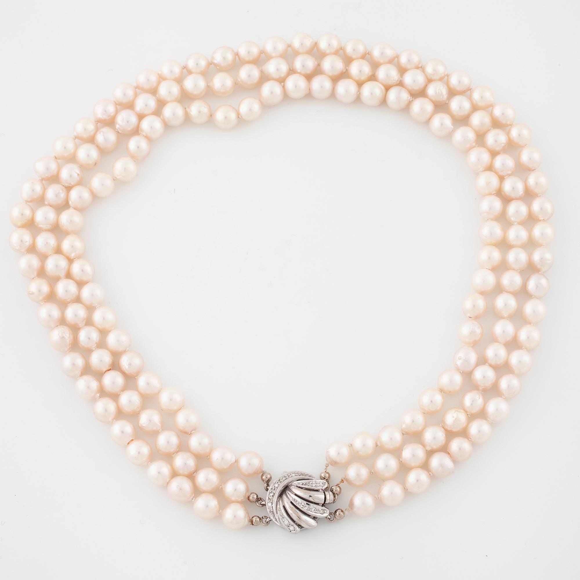COLLIER, med odlade pärlor, lås med briljantslipade diamanter.