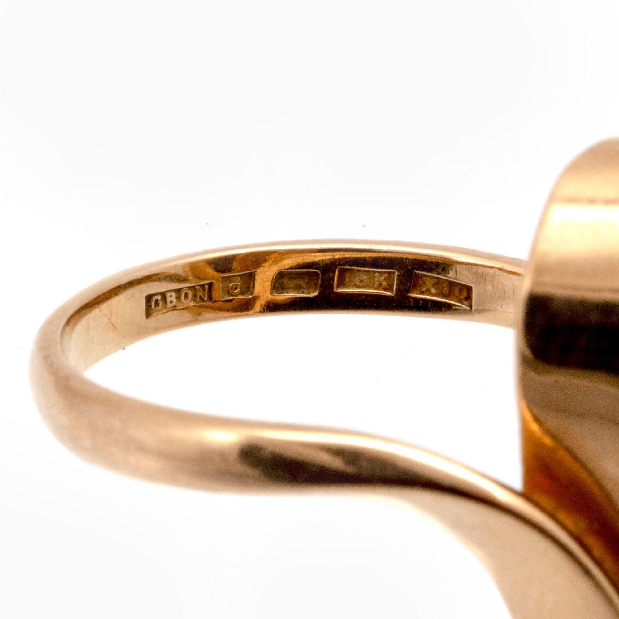 Ring 18K guld cabochonslipad opal, Guldsmed Björn Nilsson, Kristianstad, 1996.