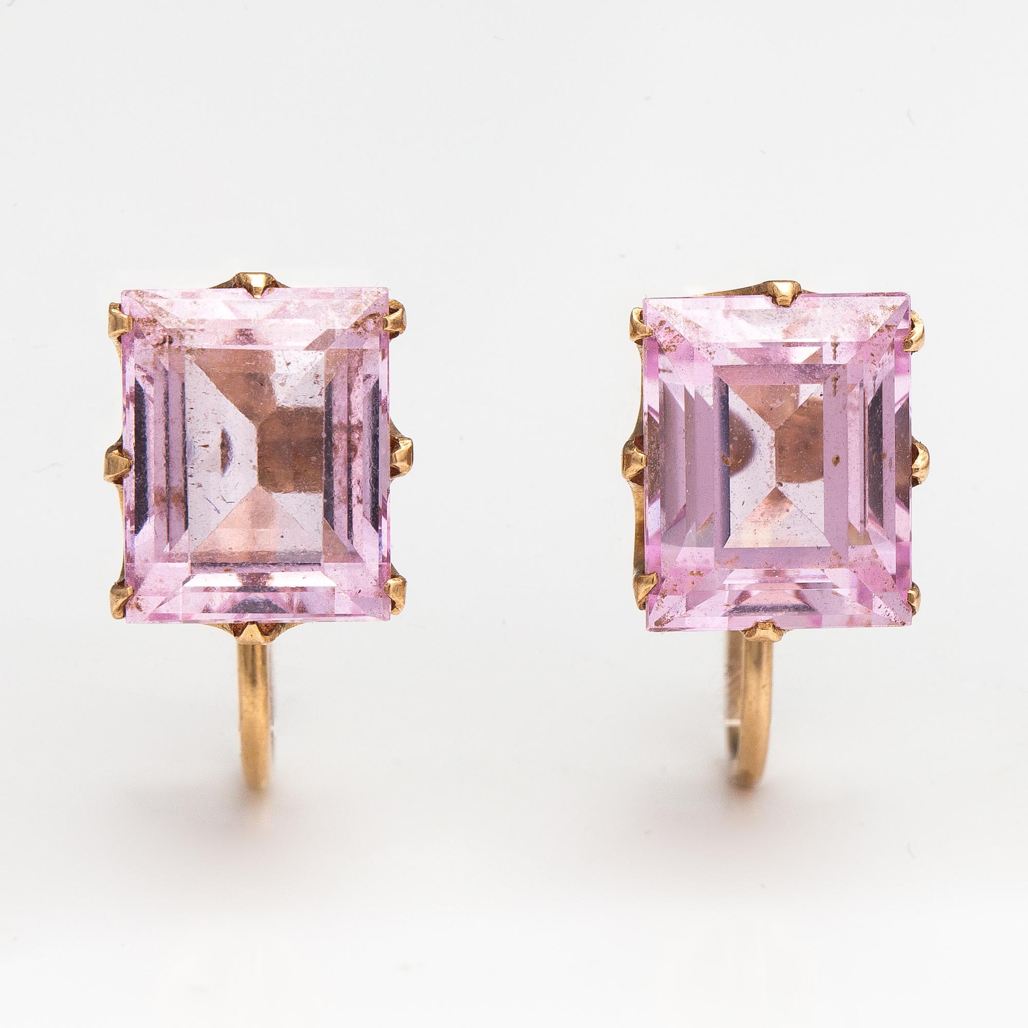 A pair of 14K gold earrings with synthetic pink sapphires. Westerback, Helsinki 1953.