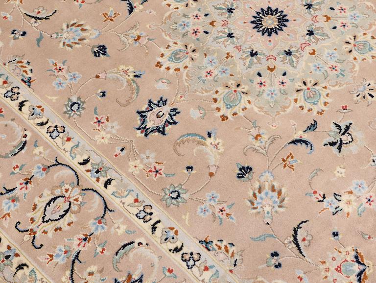 A Keshan carpet, approx. 290 x 198 cm.