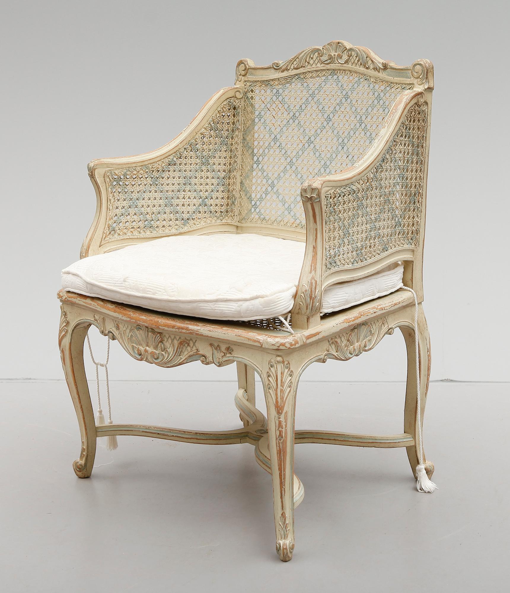 KARMSTOL, rokokostil, 1900-talets andra hälft.