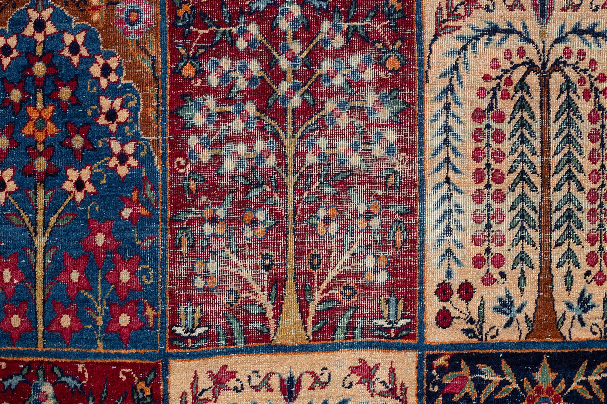 A carpet, an antique/a semi-antique Yezd, ca 557-562 x 366,5-370,5 cm.