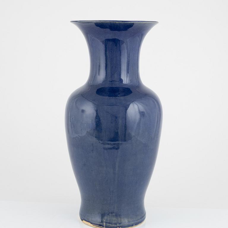 A blue glazed porcelain vase, China, 20th Century.