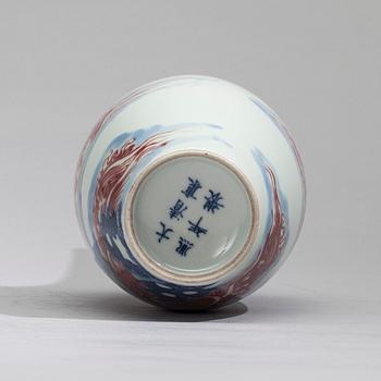 VAS, porslin, Kina,1800-tal, märkt Kang Xi.