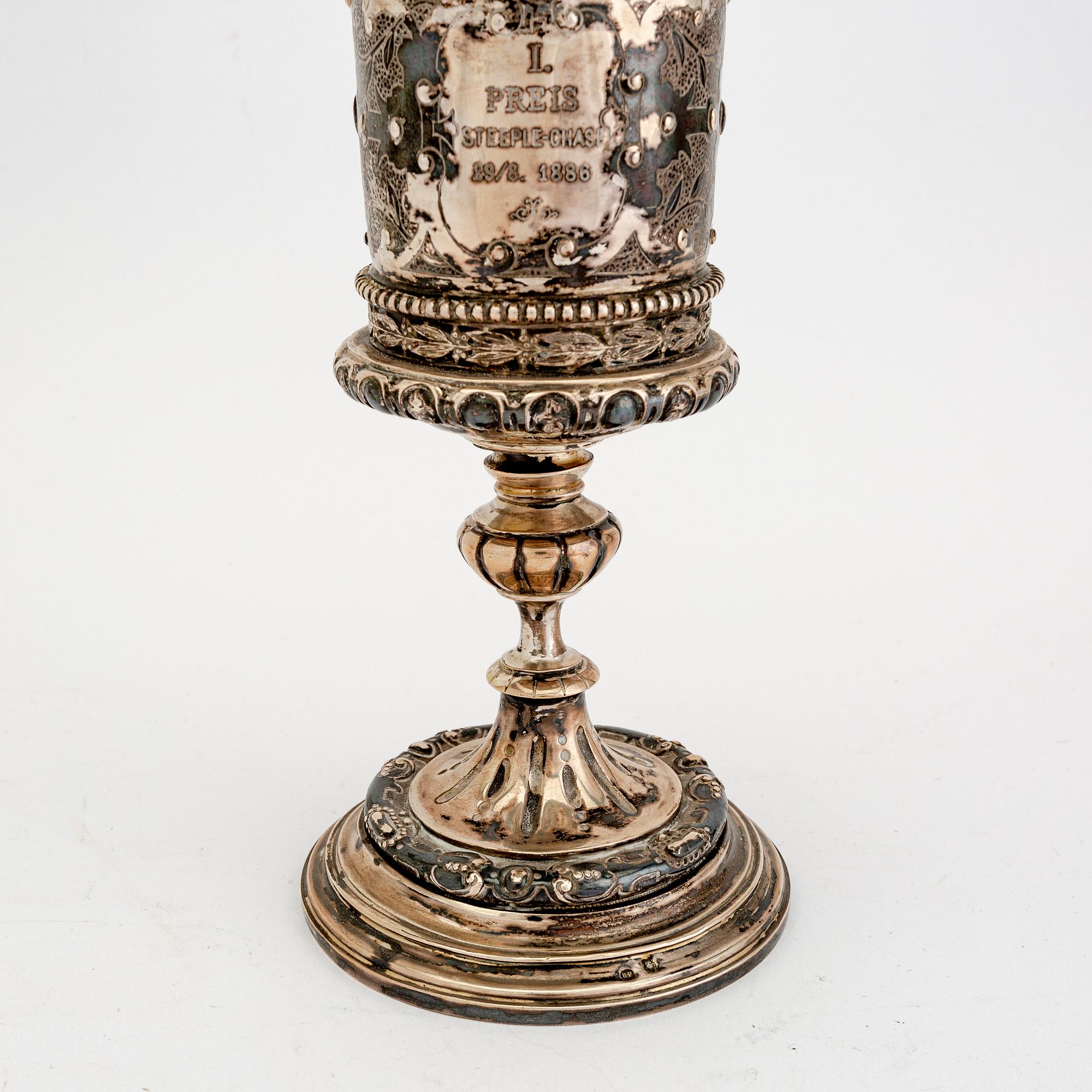 Cup with lid, silver Austria/Hungary 1872-1921, weight 472 grams.