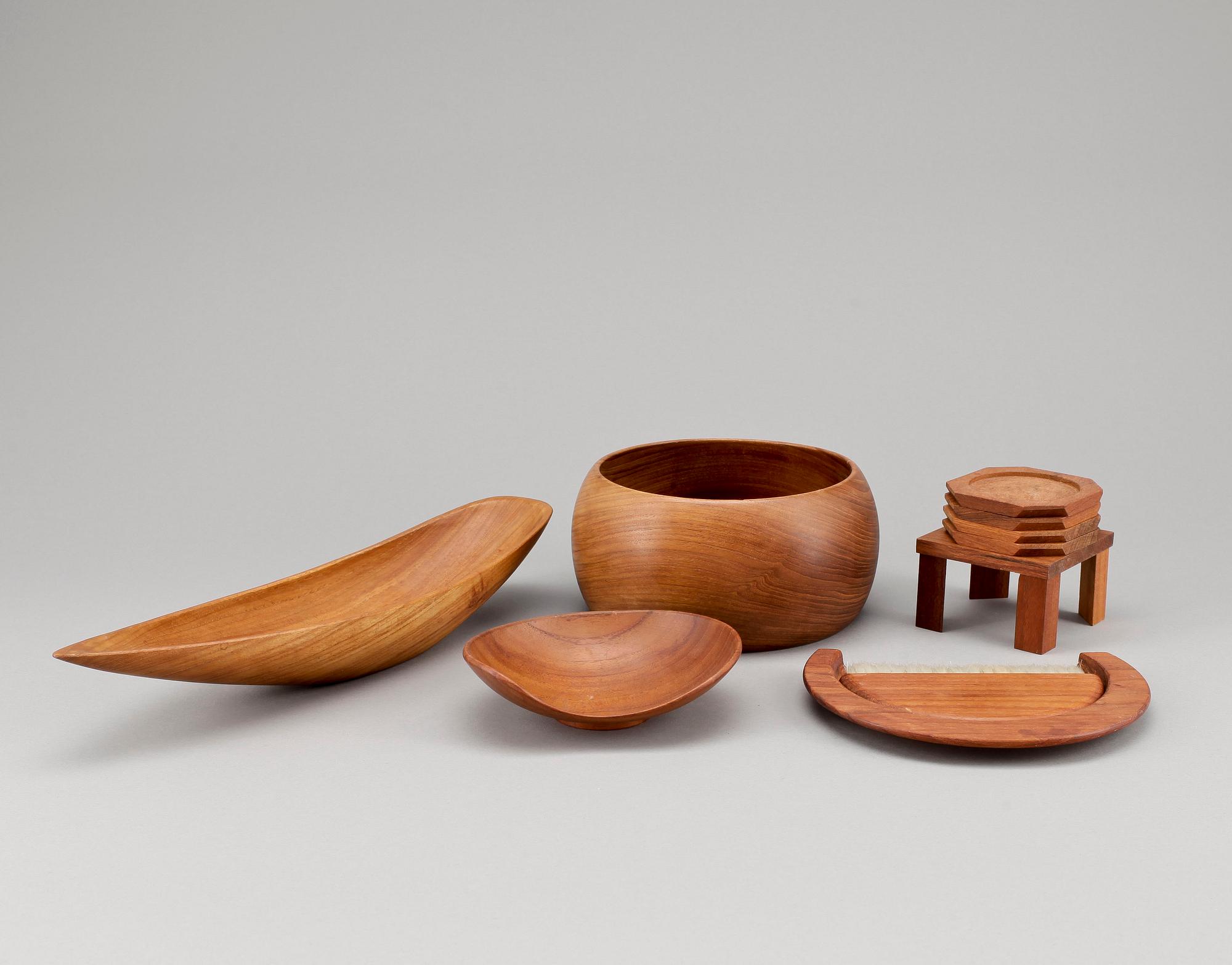 PARTI TEAKFÖREMÅL, 5 delar, bl.a. Kay Bojesen, 1900-talets andra hälft.