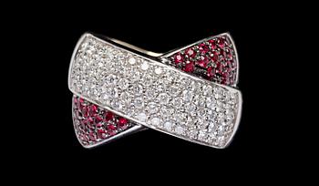 1102. RING, rubiner, 0.80 ct, med briljantslipade diamanter, tot. 1.58 ct.