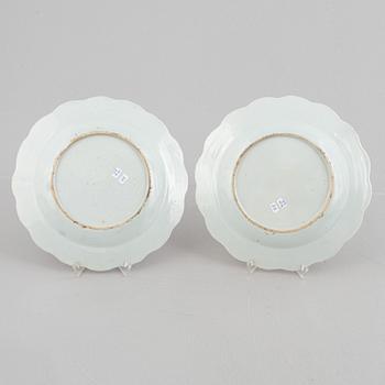 A set of five famille rose dishes, and two small dishes, Qing dynasty, Qianlong (1736-95).